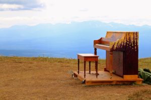 A Piano on the hike to Crater Lake