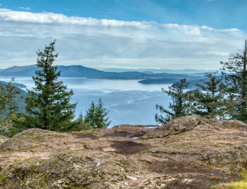 HIKING TO SQUALLY REACH LOOKOUT IN GOWLLAND TOD PROVINCIAL PARK